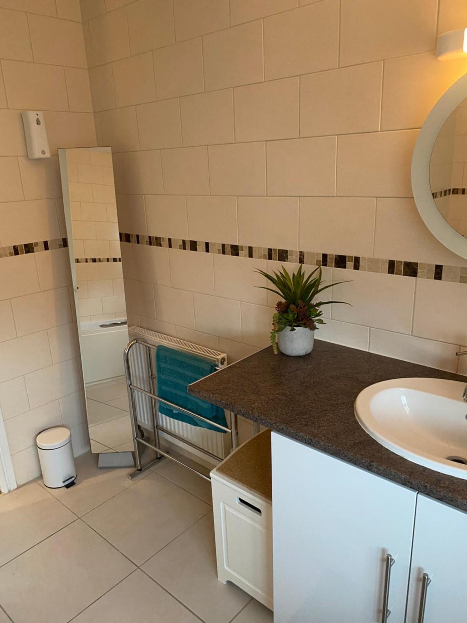 פטרבורו Beautiful Private Room With Kingsize Bed And Large Private En-Suite מראה חיצוני תמונה